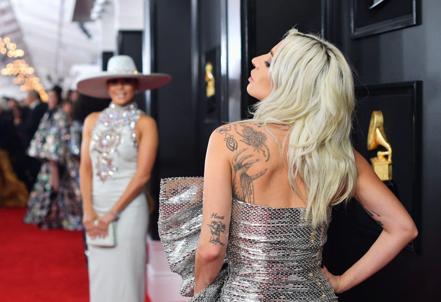 Lady Gaga I Suoi Tatuaggi Sono Solo Sul Lato Sinistro Controcopertina 