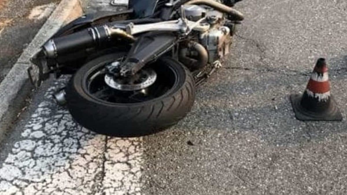 Motociclista Travolge Famiglia Che Attraversa Sulle Strisce: Papà Muore ...