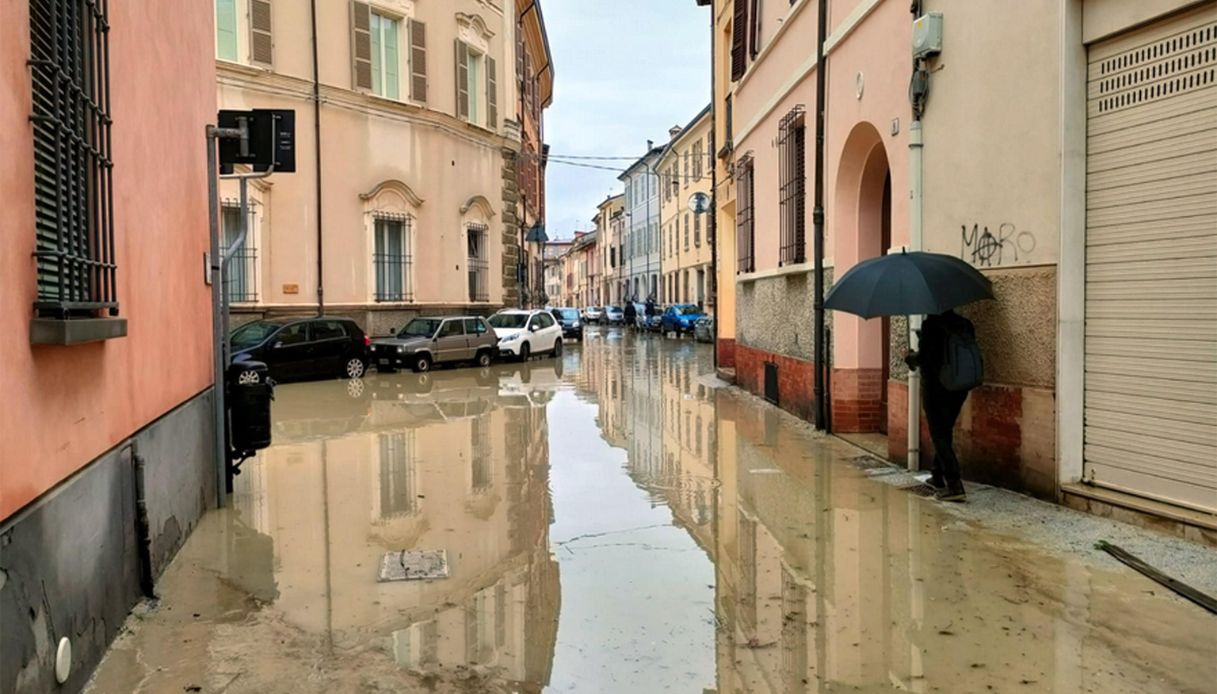 Faenza colpita da gravi inondazioni: i fiumi Marzeno e Lamone ...